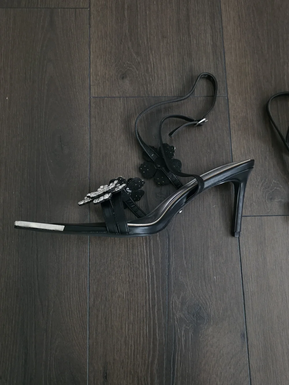 AZALEA WANG Njema Flower Embellished Stiletto Heel